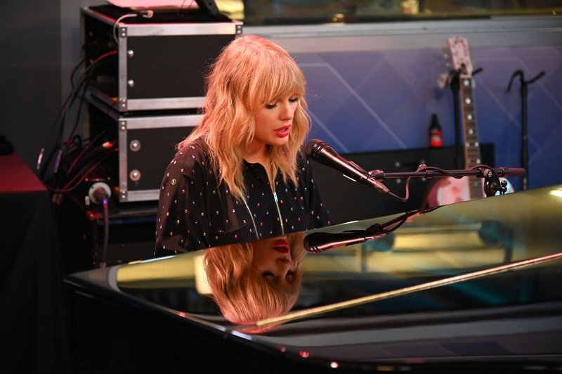 Taylor Swift — SiriusXM's Town Hall Special (August 23, 2019) — photo 2