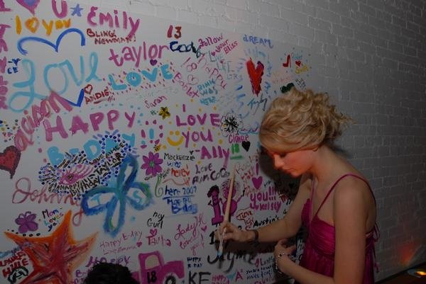 Taylor Swift — Taylor TRL promo — photo 485