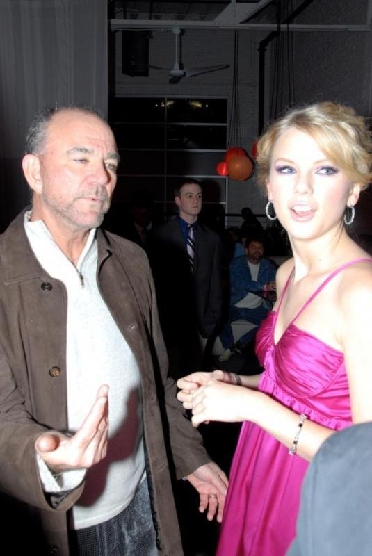 Taylor Swift — Taylor's 18th birthday — photo 20