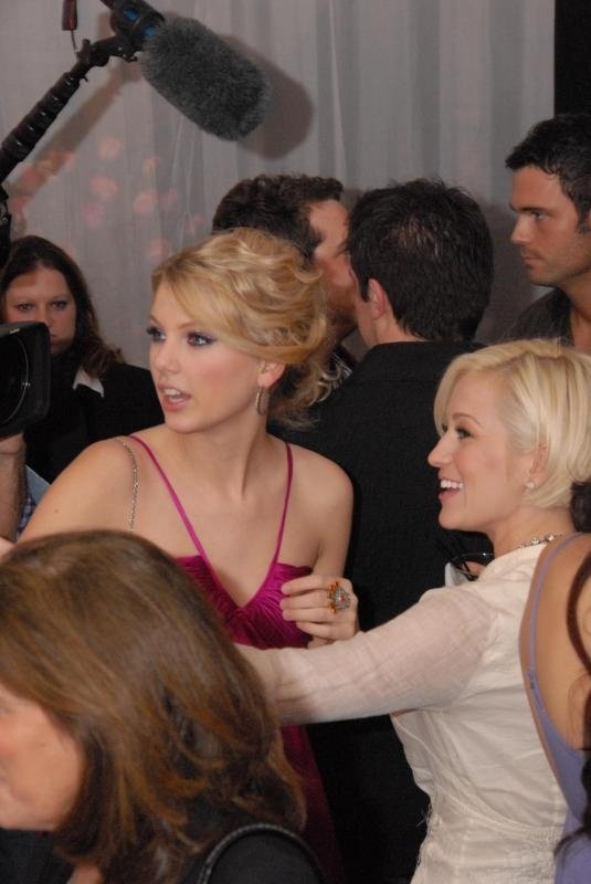 Taylor Swift — Taylor's 18th birthday — photo 37