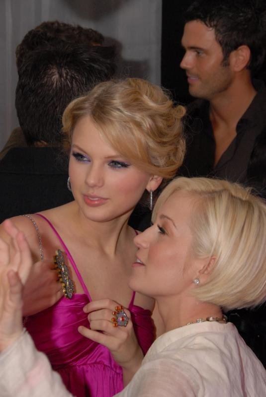 Taylor Swift — Taylor's 18th birthday — photo 38
