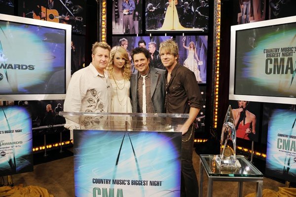 Taylor Swift — Twitter Pictures — photo 33