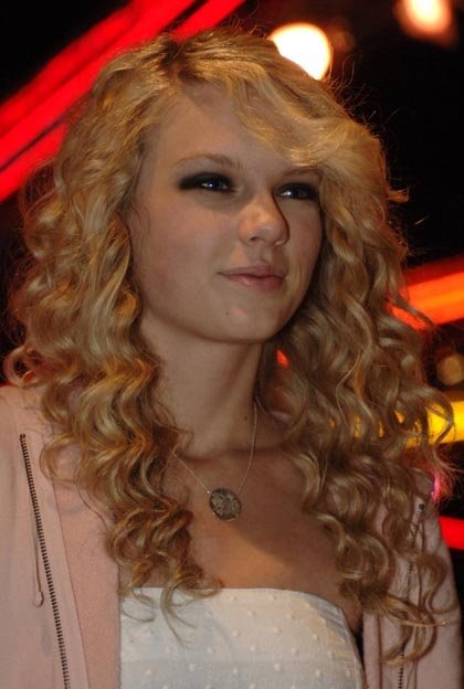 Taylor Swift — Twitter Pictures — photo 76