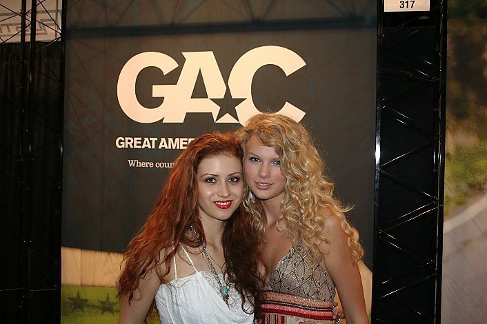 Taylor Swift — Twitter Pictures — photo 306