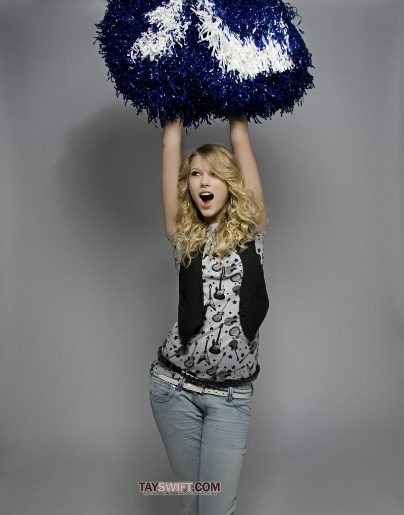 Taylor Swift — Twitter Pictures — photo 323