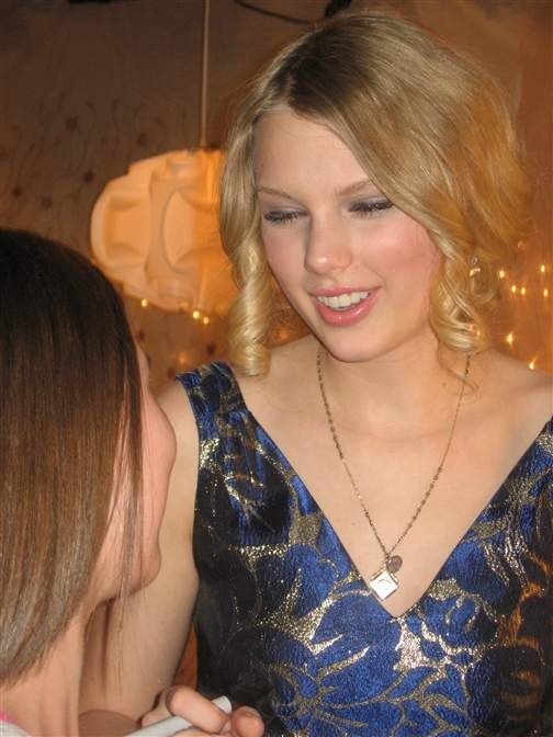 Taylor Swift — Twitter Pictures — photo 369