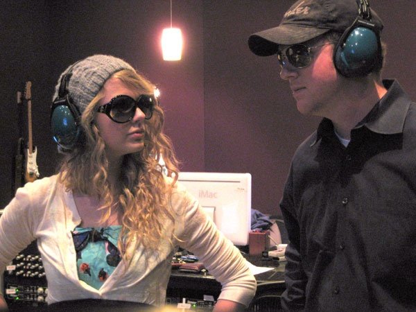 Taylor Swift — Twitter Pictures — photo 521