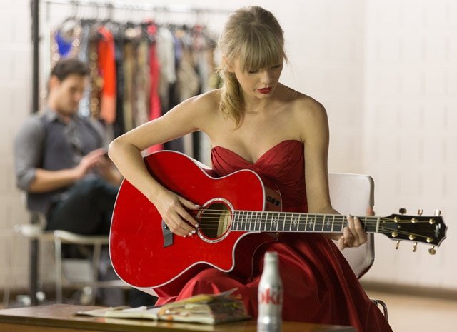 Taylor Swift — 2013 - Diet Coke Commercial — photo 2