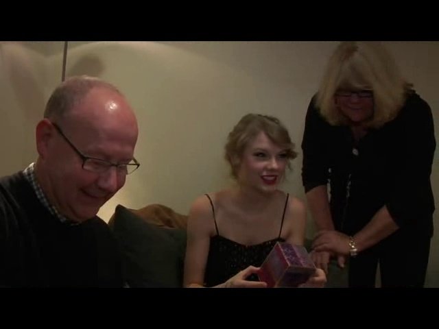 Taylor Swift — Behind the Scenes 2 (Screen Captures) — photo 40