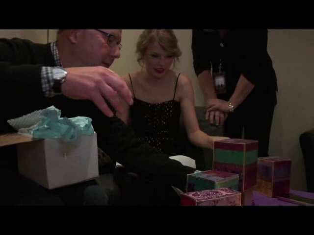 Taylor Swift — Behind the Scenes 2 (Screen Captures) — photo 43