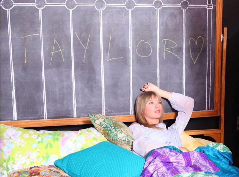 Taylor Swift — Behind the Scenes — photo 3