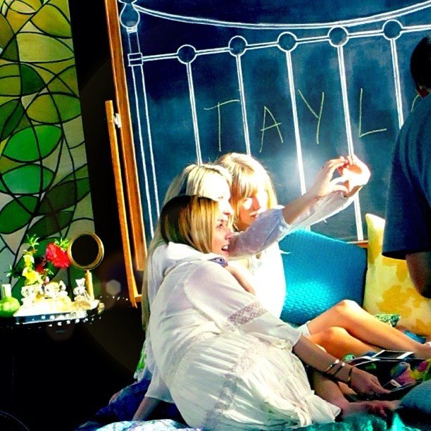 Taylor Swift — Behind the Scenes — photo 31