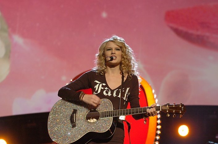 Taylor Swift — 2008 Children's Miracle Radiothon by QX104 — photo 320