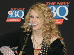 Taylor Swift — 93Q Press Conference — photo 2