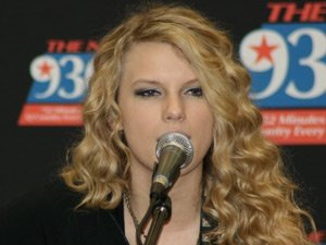 Taylor Swift — 93Q Press Conference — photo 4