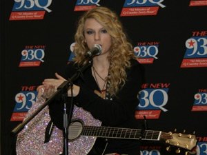 Taylor Swift — 93Q Press Conference — photo 5
