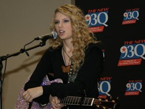Taylor Swift — 93Q Press Conference — photo 6