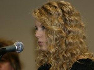 Taylor Swift — 93Q Press Conference — photo 7