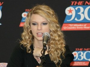 Taylor Swift — 93Q Press Conference — photo 11