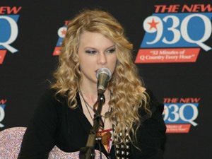 Taylor Swift — 93Q Press Conference — photo 13