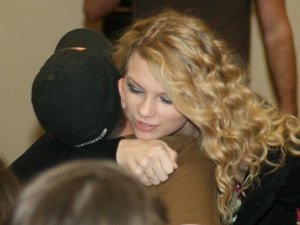 Taylor Swift — 93Q Press Conference — photo 14