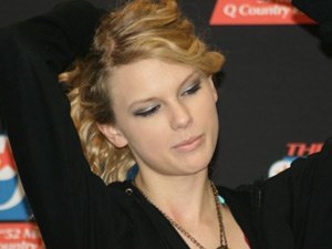 Taylor Swift — 93Q Press Conference — photo 15