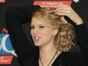 Taylor Swift — 93Q Press Conference — photo 16