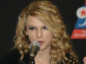 Taylor Swift — 93Q Press Conference — photo 18