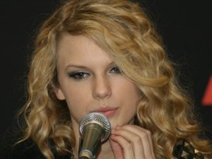 Taylor Swift — 93Q Press Conference — photo 19