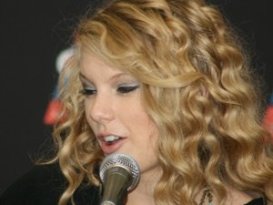 Taylor Swift — 93Q Press Conference — photo 20