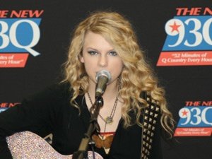 Taylor Swift — 93Q Press Conference — photo 21