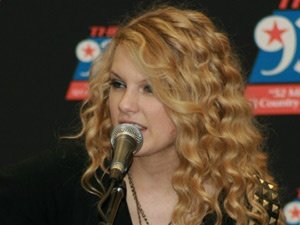 Taylor Swift — 93Q Press Conference — photo 22