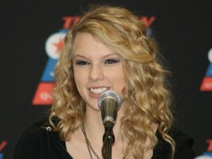 Taylor Swift — 93Q Press Conference — photo 23
