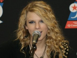 Taylor Swift — 93Q Press Conference — photo 25