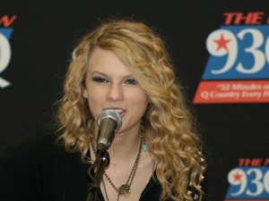 Taylor Swift — 93Q Press Conference — photo 28