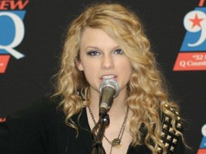Taylor Swift — 93Q Press Conference — photo 29