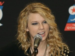 Taylor Swift — 93Q Press Conference — photo 30