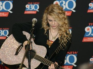 Taylor Swift — 93Q Press Conference — photo 32