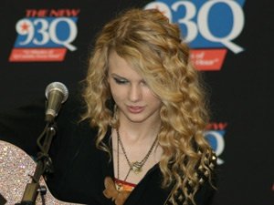 Taylor Swift — 93Q Press Conference — photo 33
