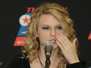 Taylor Swift — 93Q Press Conference — photo 34