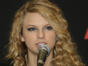 Taylor Swift — 93Q Press Conference — photo 35
