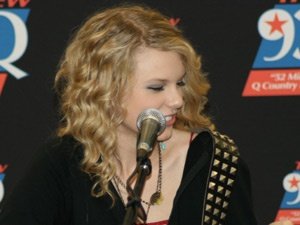 Taylor Swift — 93Q Press Conference — photo 36