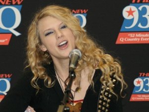 Taylor Swift — 93Q Press Conference — photo 37