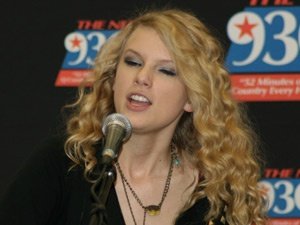Taylor Swift — 93Q Press Conference — photo 38