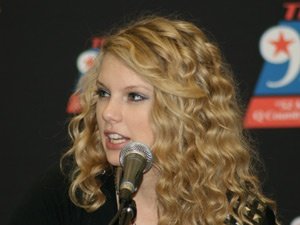 Taylor Swift — 93Q Press Conference — photo 39