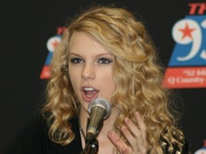 Taylor Swift — 93Q Press Conference — photo 40