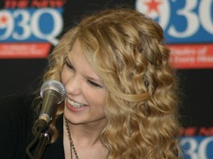 Taylor Swift — 93Q Press Conference — photo 41
