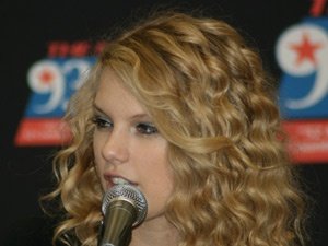 Taylor Swift — 93Q Press Conference — photo 42