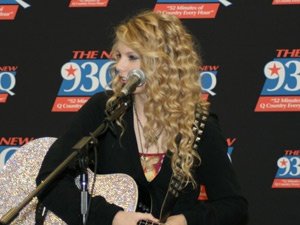 Taylor Swift — 93Q Press Conference — photo 43