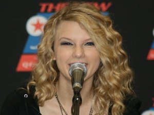 Taylor Swift — 93Q Press Conference — photo 45